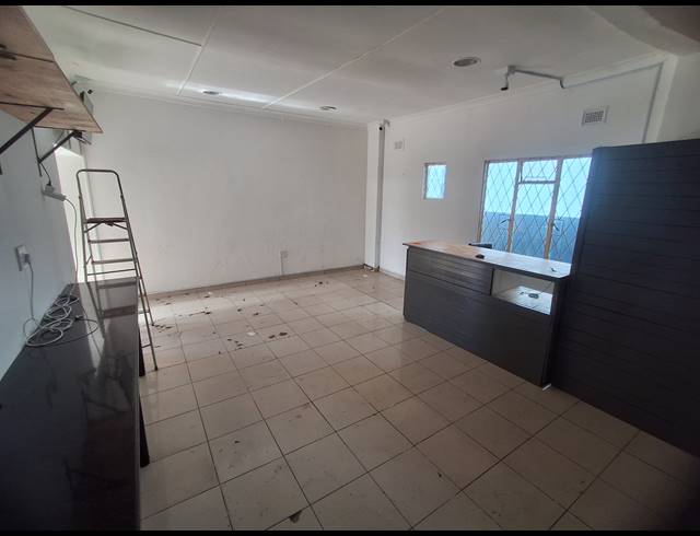 Business property to rent in UVONGO
